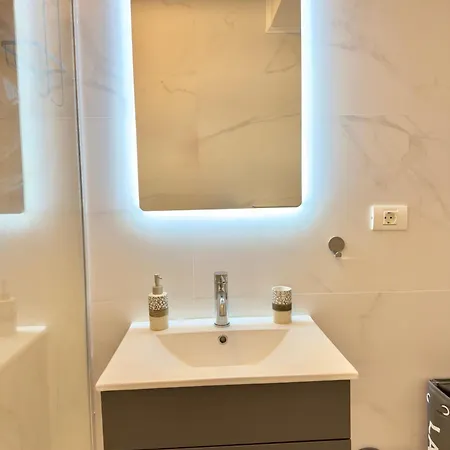 Aqua Vista Queens 2 Mobilat Lux Langa Infinity Parcare Privata